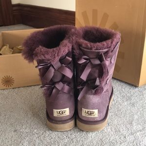 burgundy bailey bow uggs